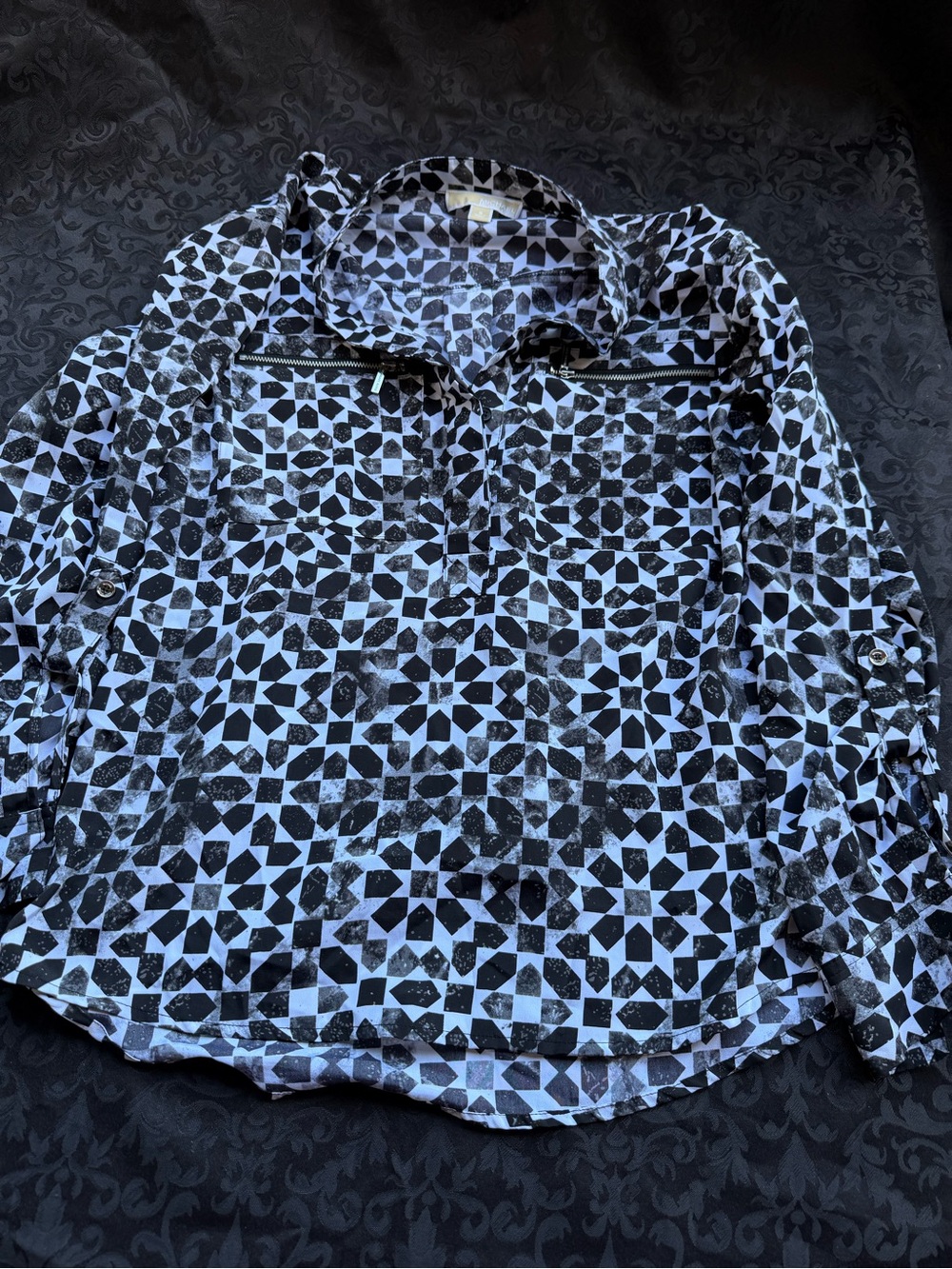 Michael Kors blouse 
Size S
B304